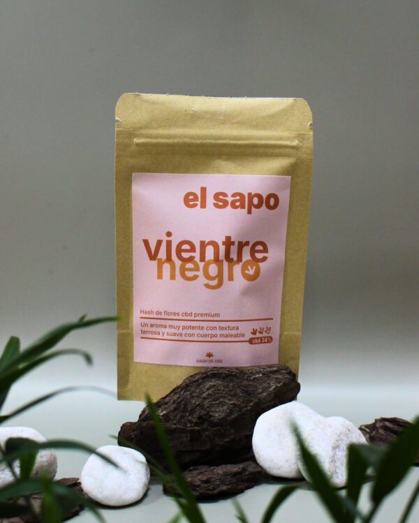 Polen de CBD Vientre Negro elaborado a partir de plantas de cáñamo premium, con textura compacta y alto contenido en cannabidiol.