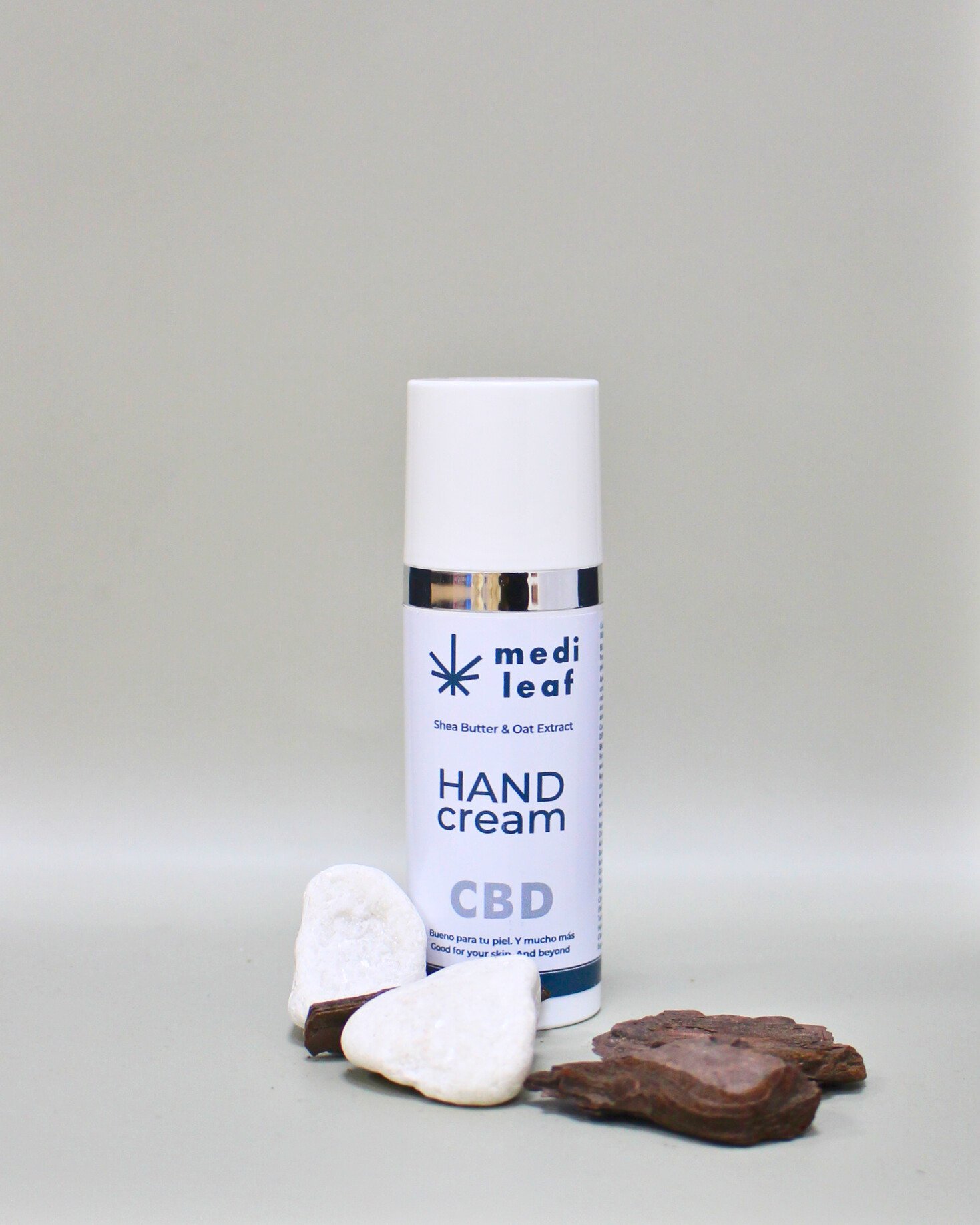 Crema de manos natural con CBD en envase de 100 ml de El Estanque